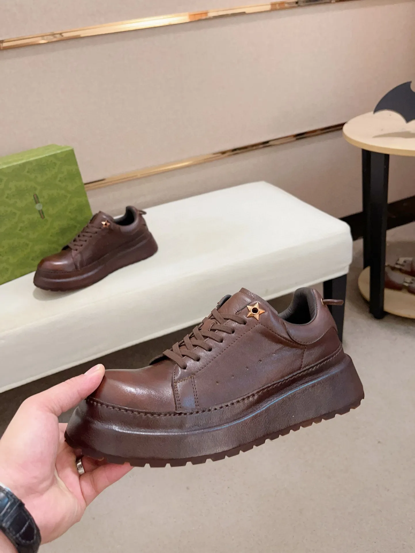 Men's shoes 💰: 680💰 Gucci (Gucci) new men's shoes, sold simultaneously on the official website, made from original orders, uppers made of first-layer cowhide, purely handmade craftsmanship 🌈 High-end first-layer genuine leather lining, original non-slip and wear-resistant outsole, fashionable and versatile, standard size .37-44. Can be customized 45-46